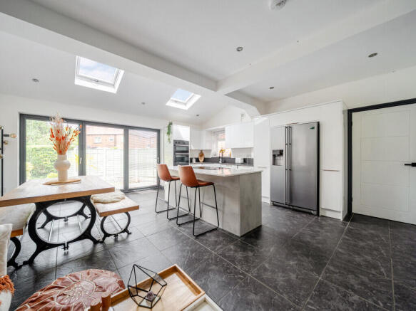 4 bed Semi-Detached for sale Image 4