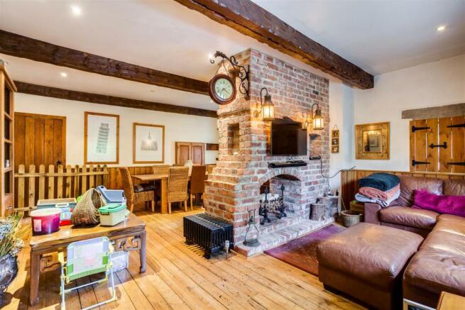 5 bed Detached for sale Image 6