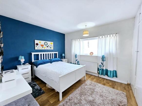 3 bed Semi-Detached for sale Image 8
