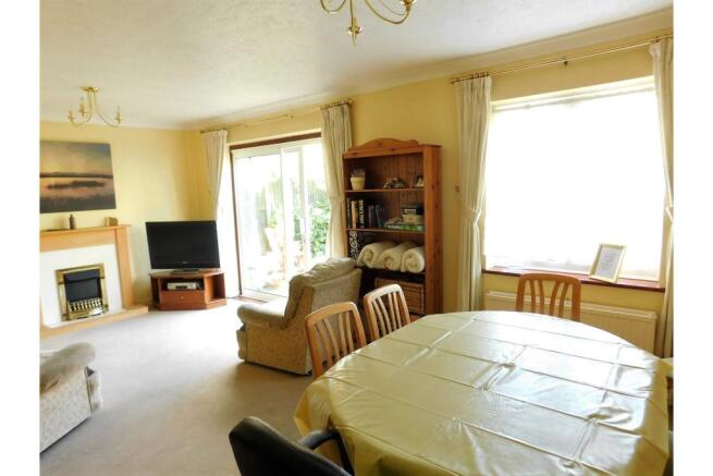 Lounge/Dining Room