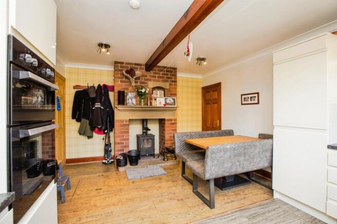 4 bed Detached for sale Image 5