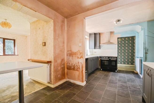 4 bed Semi-Detached for sale Image 7