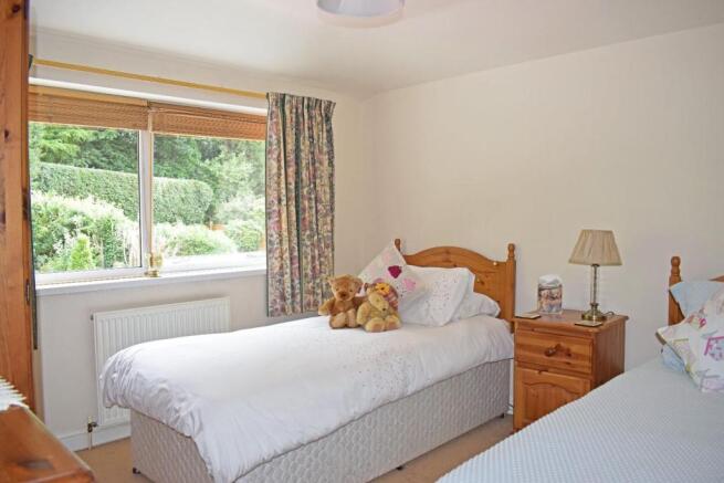 32 Pine Grove, bed 2 new.jpg