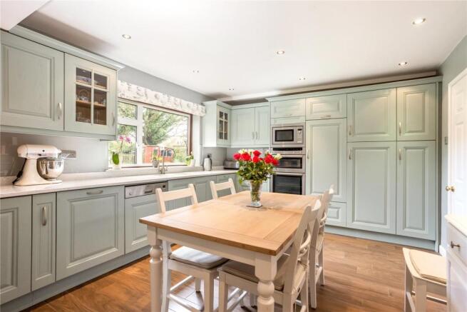 Kitchen/B'fast Room