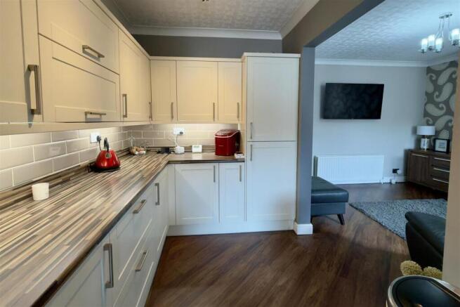 3 bed Semi-Detached for sale Image 10
