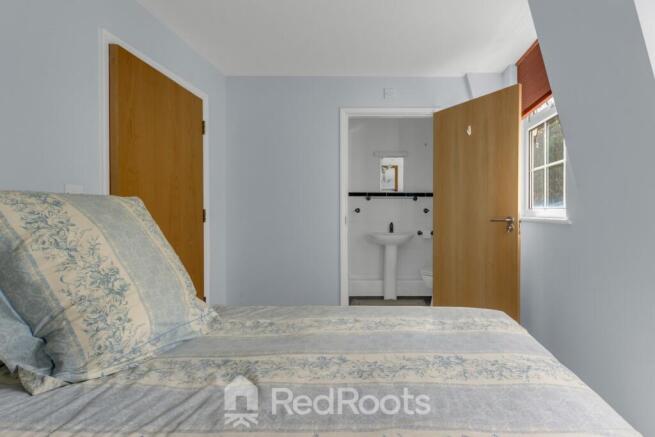 2 bed Apartment for sale Image 9