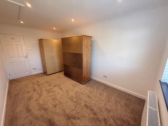 5 bed Semi-Detached to rent Image 11