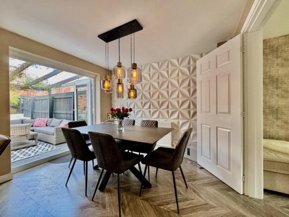 4 bed Detached for sale Image 7
