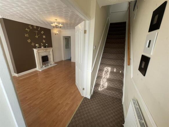 Gerrard Road Hallway
