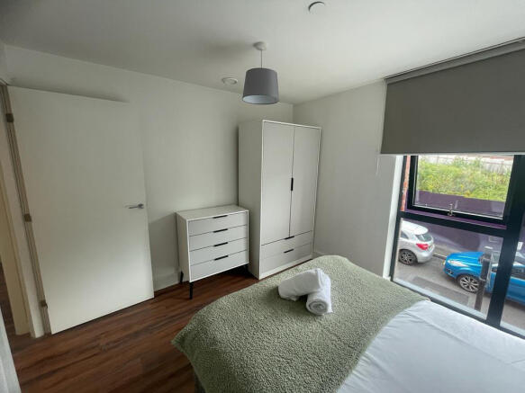 2 bed Apartment to rent Image 5