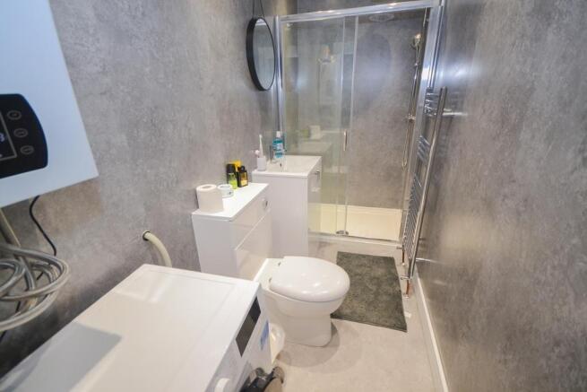2 bed Apartment to rent Image 5