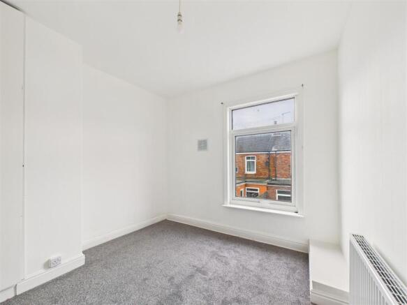 2 bed End of Terrace to rent Image 9