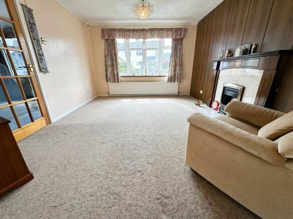 LOUNGE AREA