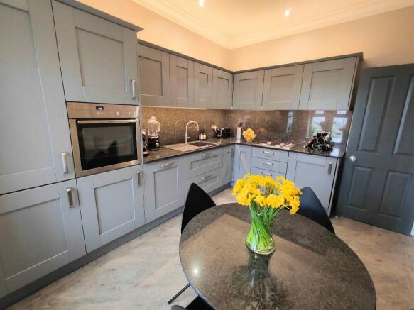 2 bed Apartment for sale Image 10