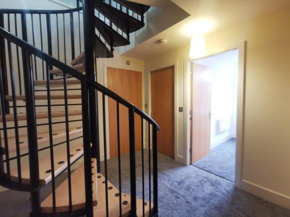 2 bed Flat for sale Image 10