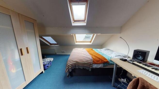 5 bed Semi-Detached to rent Image 7