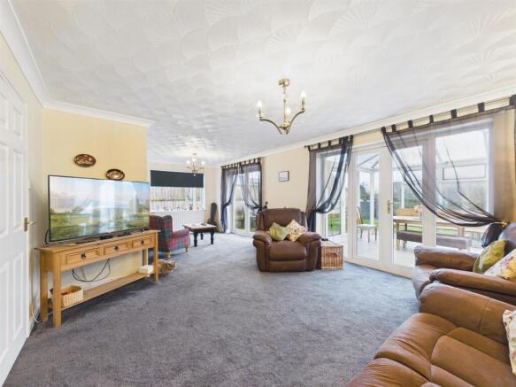 Lounge / Dining Room