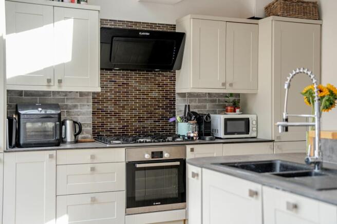 3 bed Semi-Detached for sale Image 8