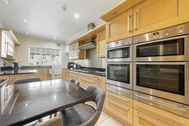 13 bed Detached for sale Image 9