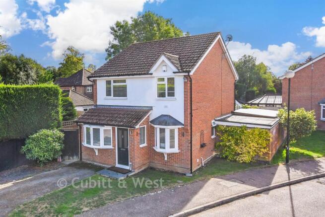 3-bed detached on Limes Avenue, Horley, Surrey, £347,000
