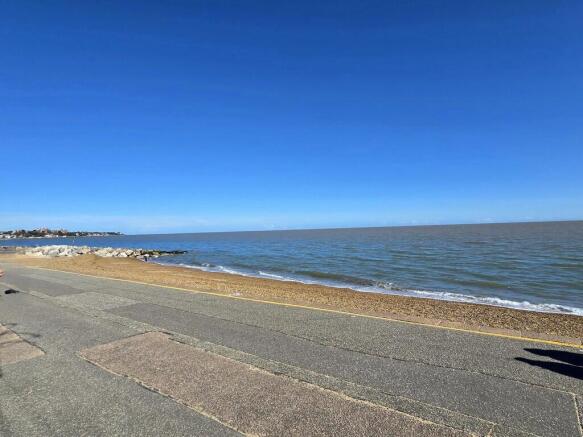 Adjacent Sea Road, Felixstowe photo 2