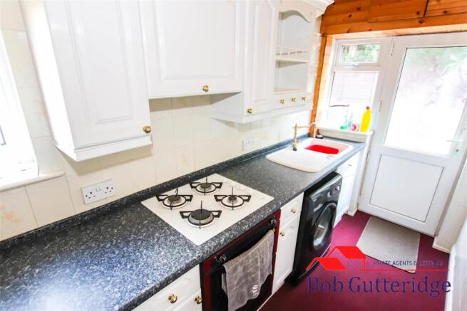 FITTED KITCHEN