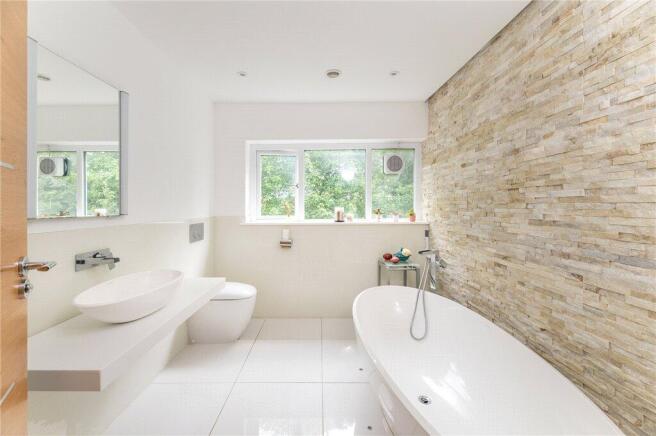 4 bed Detached for sale Image 6