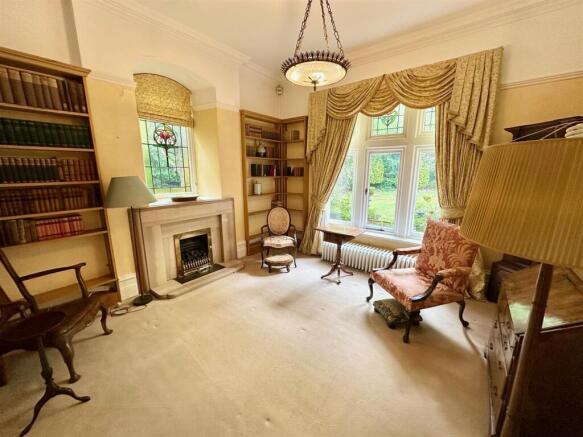 6 bed Detached for sale Image 10
