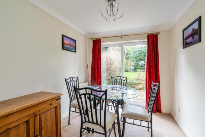 24 Glendon Way_3.jpg