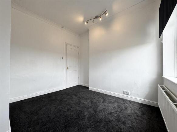 3 bed Terraced to rent Image 12