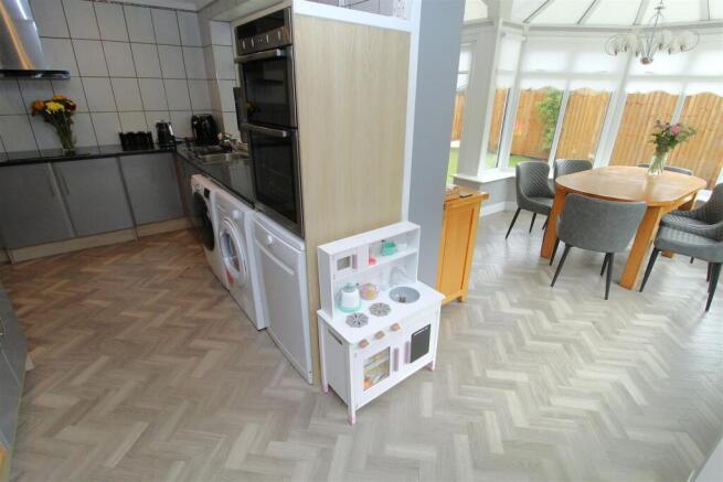 Kitchen2.JPG