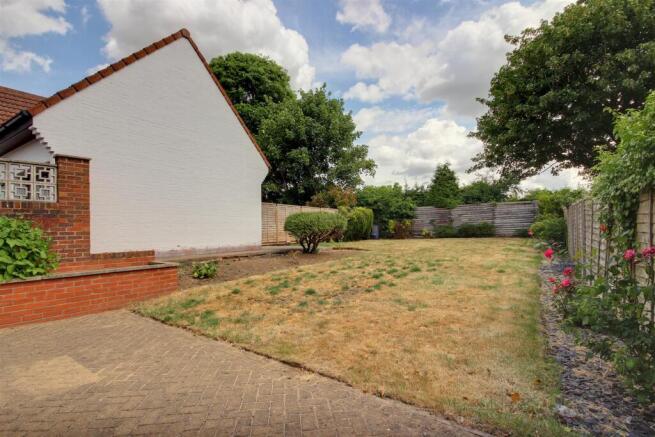 3 bed Detached Bungalow for sale Image 11