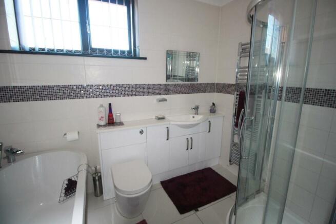 Ensuite.JPG