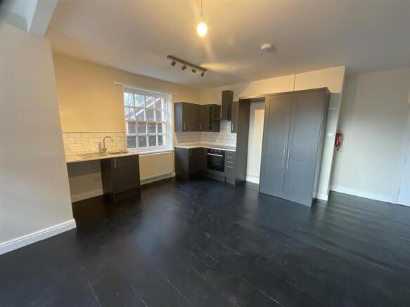 2 bed Flat to rent Image 11
