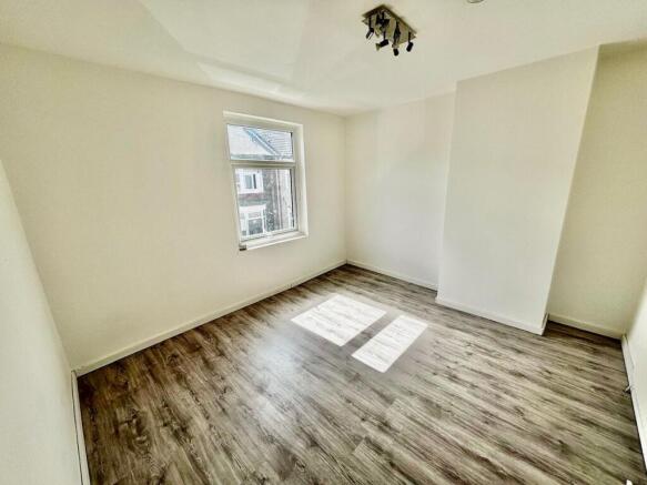 3 bed House to rent Image 6