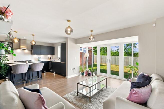 5 bed Detached for sale Image 6