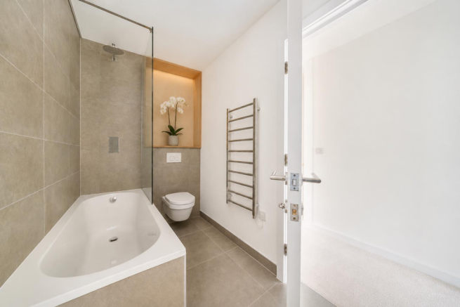3 bed Town House to rent Image 8