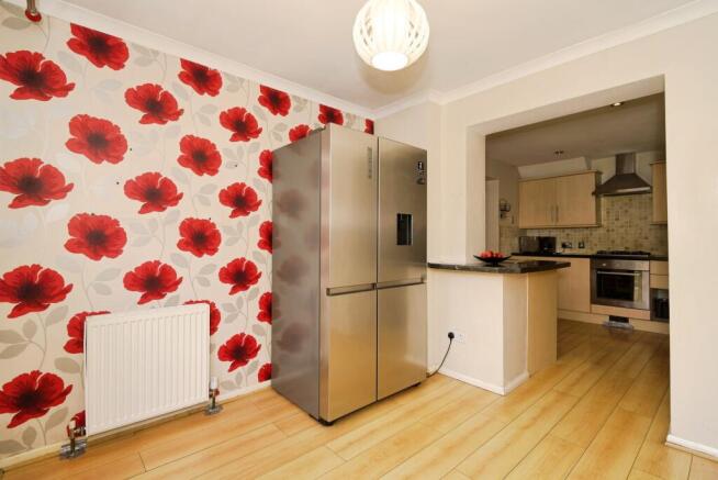 4 bed Semi-Detached for sale Image 7