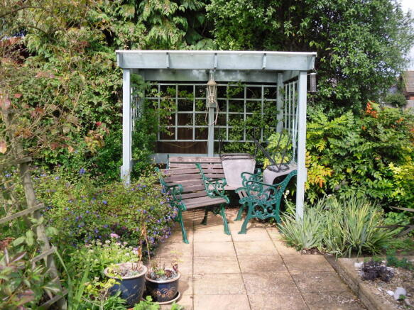 PERGODA SEATING AREA