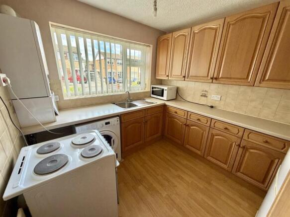 2 bed Semi-Detached Bungalow for sale Image 10