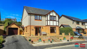 75 Ty Helyg, Bro Gwylwyr Estate, Pwllheli LL53 6LF