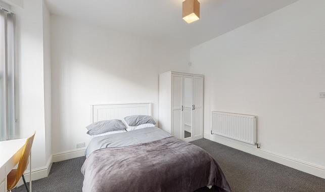 4 bed House to rent Image 4