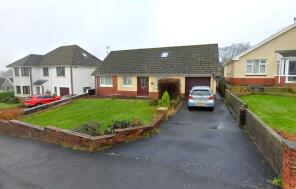 11, Meinciau Road, Mynyddygarreg, Kidwelly SA17 4RA