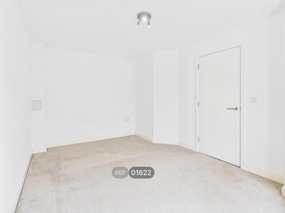 2 bed Terraced to rent Image 5