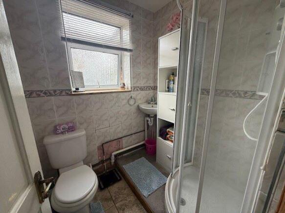 13 Meadow Way, Jaywick, Clacton-on-Sea, Essex, CO15 2SG photo 5