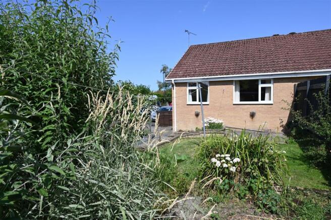 2 bed Semi-Detached Bungalow for sale Image 11