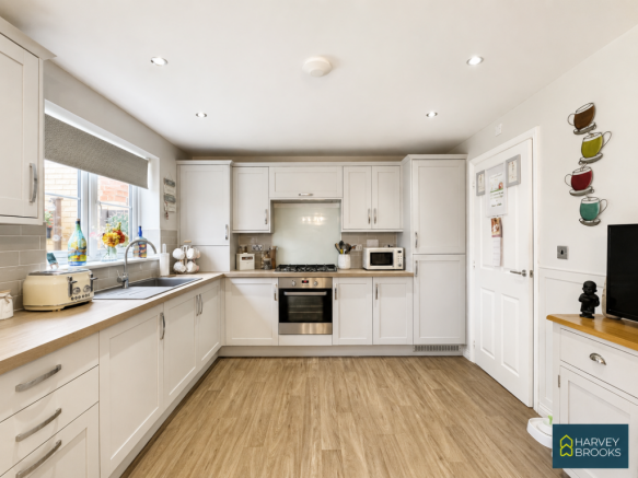 4 bed Detached for sale Image 5