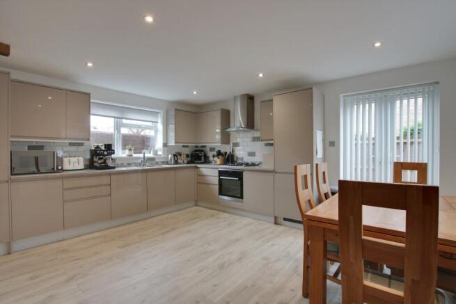 KITCHEN DINER