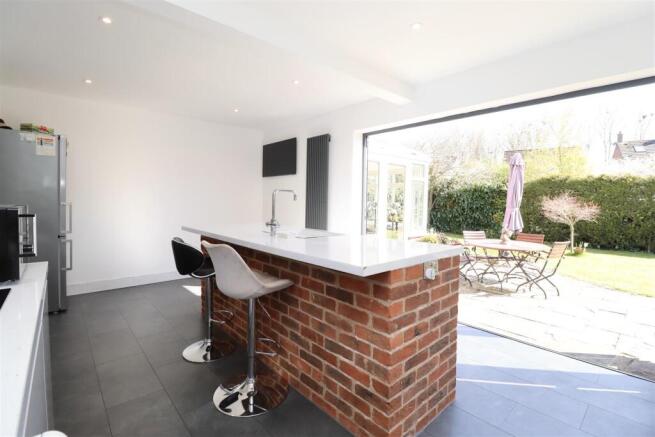 4 bed House for sale Image 4