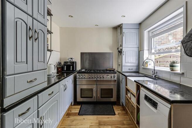 9 Kitchen area.jpg